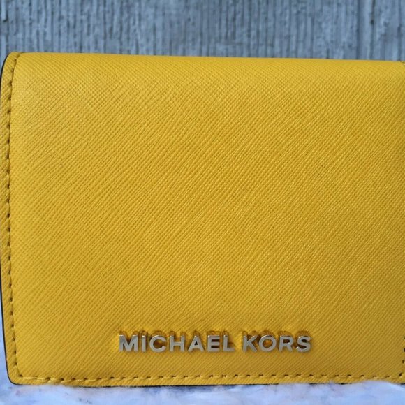 Used Authentic Micheal Kors Bifold Flap Card Id Saffiano Wallet - Picture 7 of 10